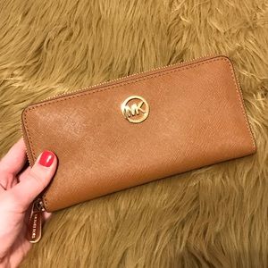 Michael Kors Saffiano Wallet
